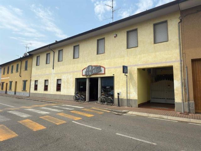 Locale Commerciale in vendita a Arluno, Lombardia