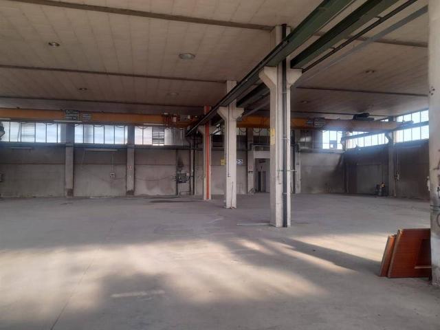 Locale Commerciale in vendita a Arluno, Lombardia