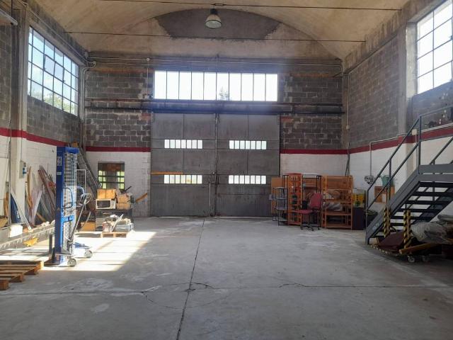 Locale Commerciale in vendita a Arluno, Lombardia