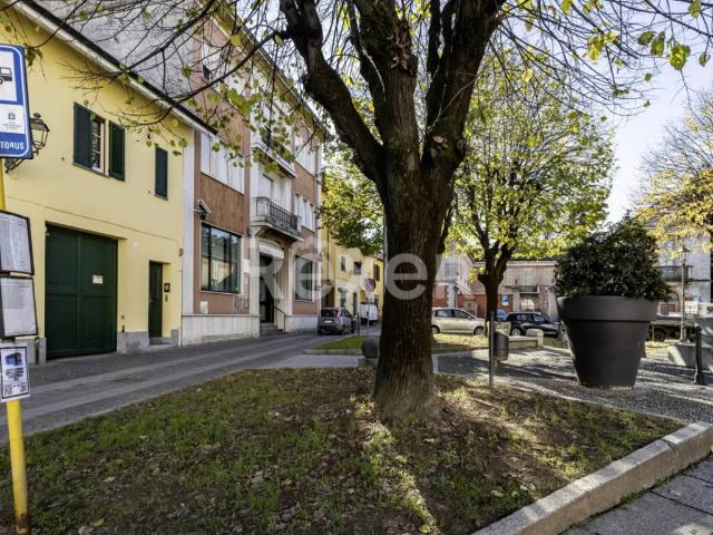 Locale Commerciale in vendita a Arluno, Lombardia