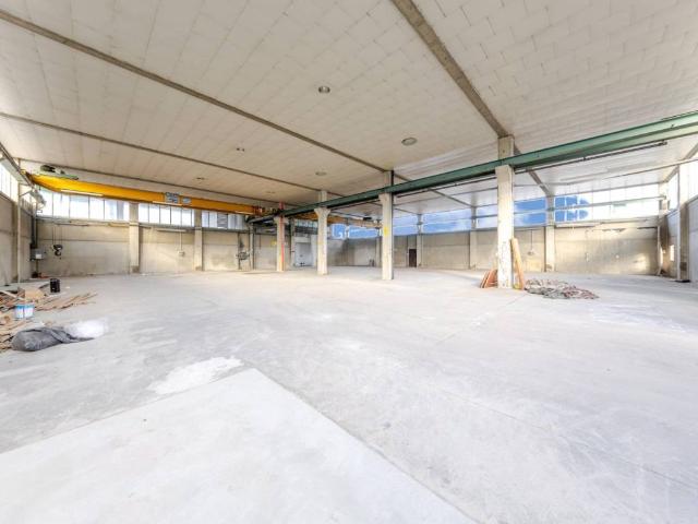 Locale Commerciale in vendita a Arluno, Lombardia