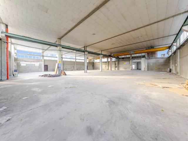 Locale Commerciale in vendita a Arluno, Lombardia