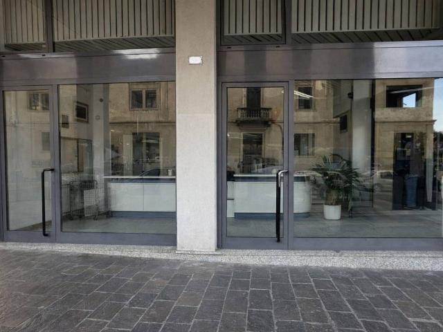 Locale Commerciale in vendita a Piemonte, Novara