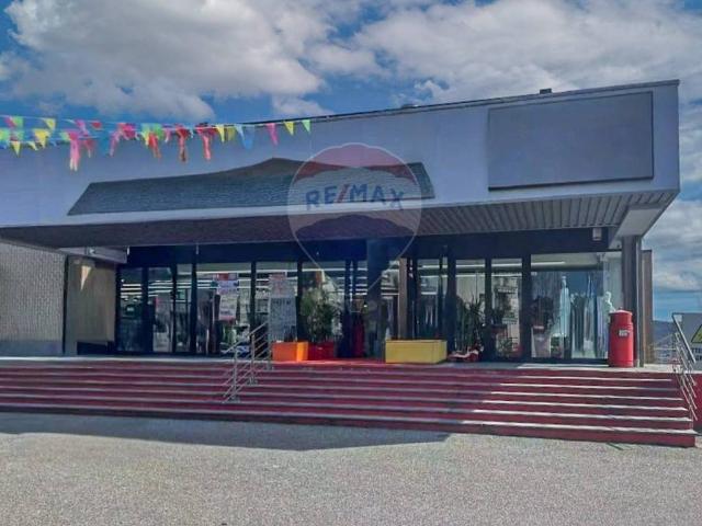 Locale Commerciale in vendita a Piemonte, Novara