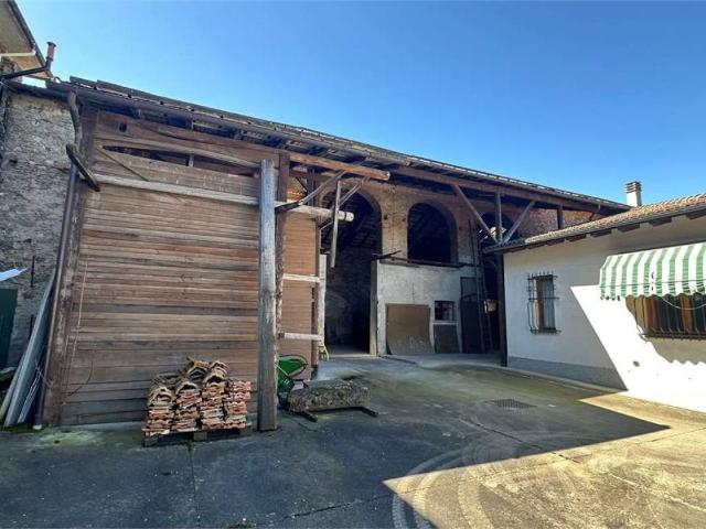Locale Commerciale in vendita a Cà Bianca, Piemonte