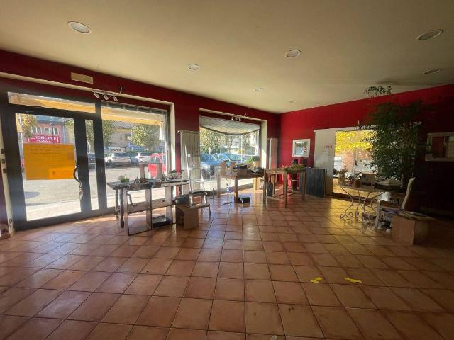 Locale Commerciale in vendita a Piemonte, Alessandria