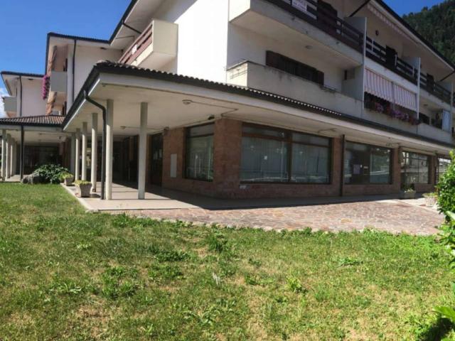 Locale Commerciale in vendita a Arta Terme, Friuli-Venezia Giulia