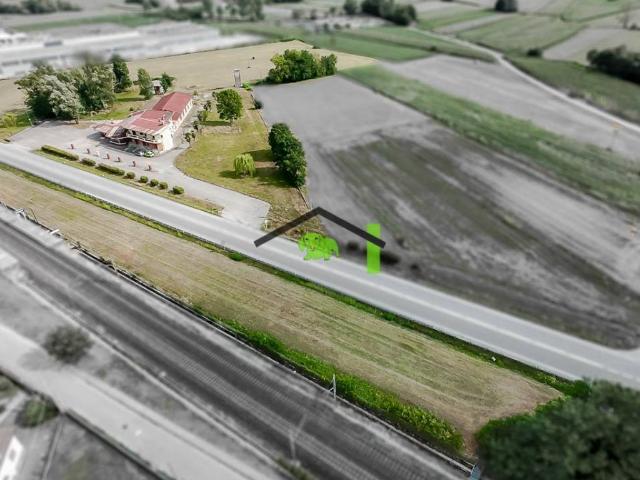 Locale Commerciale in vendita a Artegna, Friuli-Venezia Giulia
