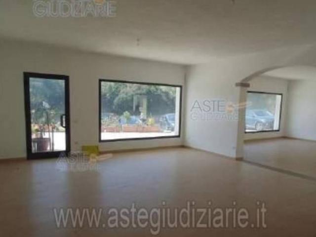 Locale Commerciale in vendita a Alzachèna/Arzachena, Arzachena