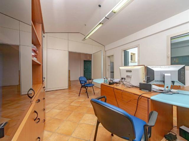 Locale Commerciale in vendita a Alzachèna/Arzachena, San Pantaleo