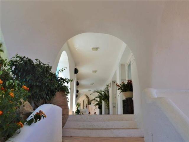 Locale Commerciale in vendita a Alzachèna/Arzachena, Porto Cervo