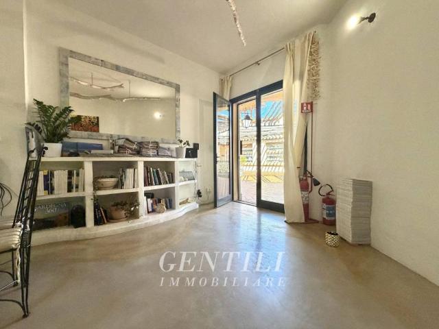 Locale Commerciale in vendita a Alzachèna/Arzachena, Porto Cervo