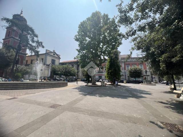 Locale Commerciale in vendita a Arzano, Campania