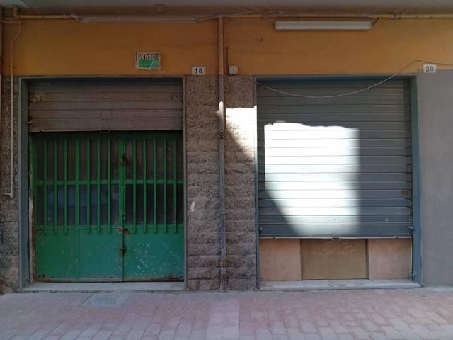 Locale Commerciale in vendita a Arzano, Campania