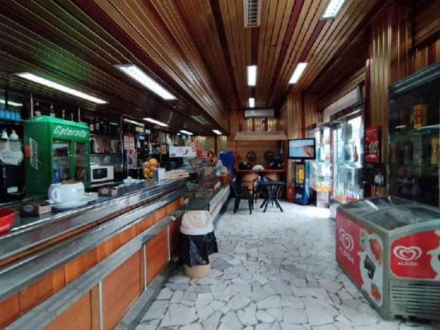 Locale Commerciale in vendita a Arzano, Campania