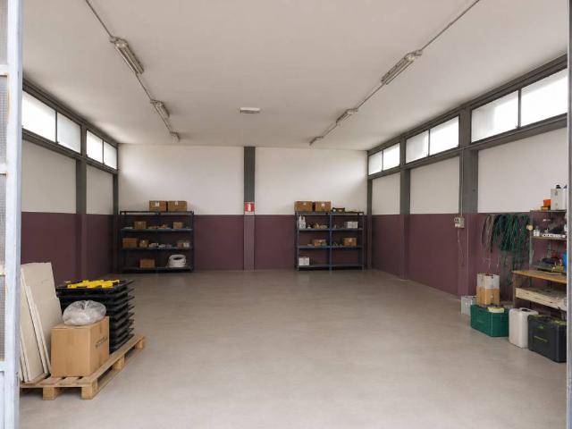Locale Commerciale in vendita a Asciano, Toscana