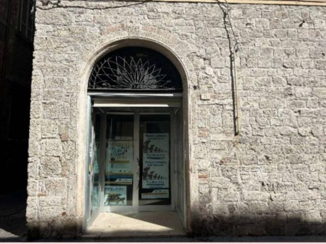 Locale Commerciale in vendita a San Giacomo, Marche
