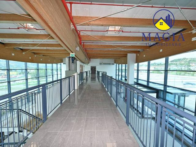 Locale Commerciale in vendita a Marche, Ascoli Piceno