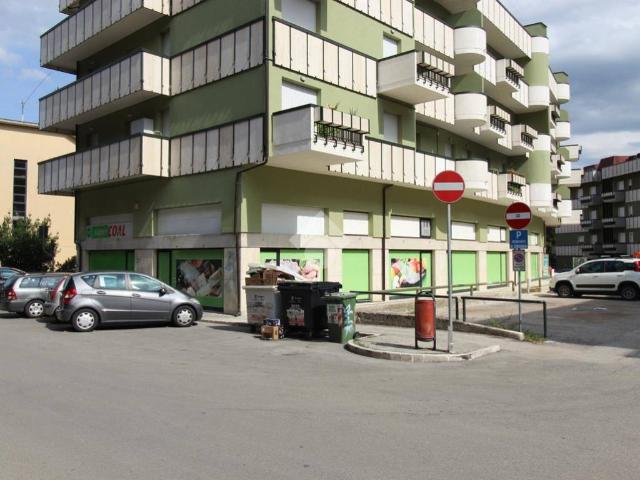 Locale Commerciale in vendita a Borgo Solestà, Marche
