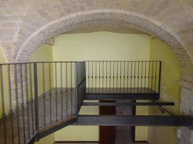 Locale Commerciale in vendita a Porta Maggiore, Marche