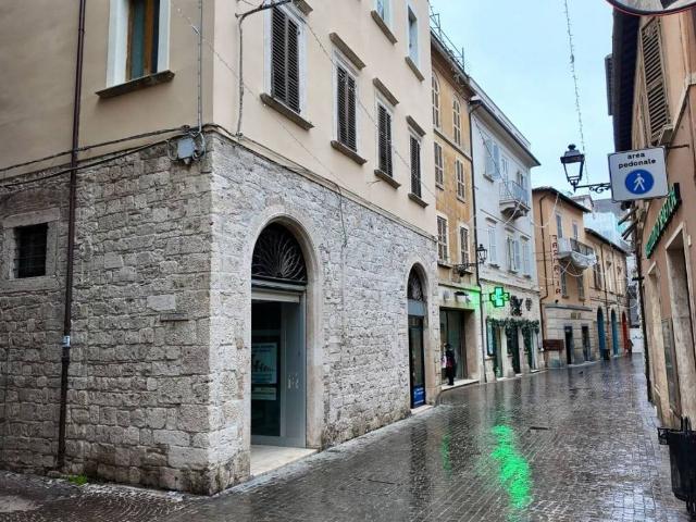 Locale Commerciale in vendita a San Giacomo, Marche