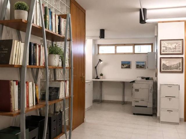 Locale Commerciale in vendita a Porta Maggiore, Marche