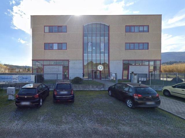 Locale Commerciale in vendita a Brecciarolo, Marche