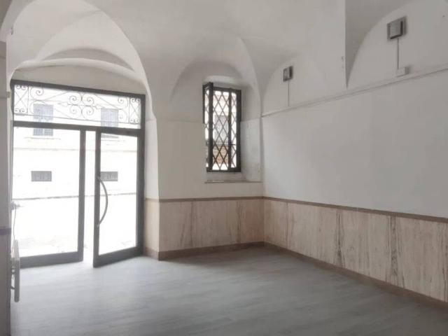 Locale Commerciale in vendita a Santa Maria Intervineas, Marche