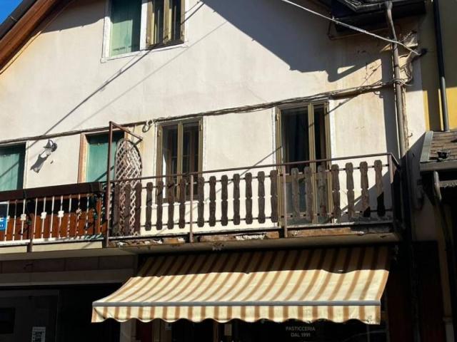 Locale Commerciale in vendita a Cinque, Asiago