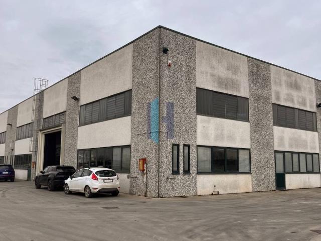Locale Commerciale in vendita a Asola, Lombardia