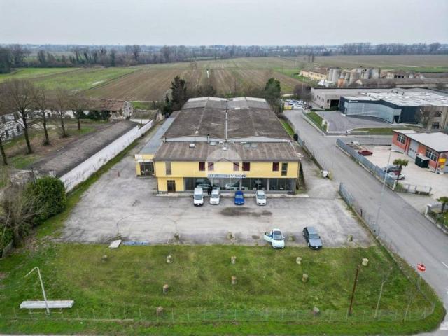 Locale Commerciale in vendita a Asola, Lombardia