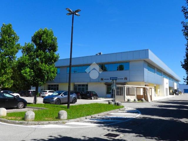 Locale Commerciale in vendita a Fonte, Asolo