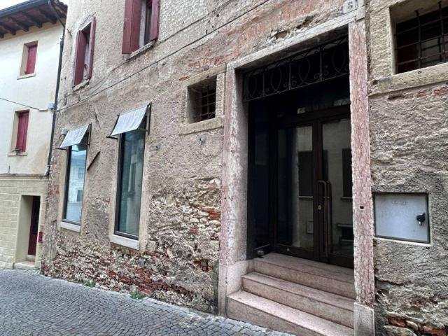 Locale Commerciale in vendita a Fonte, Asolo