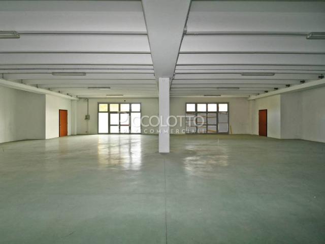 Locale Commerciale in vendita a Fonte, Asolo