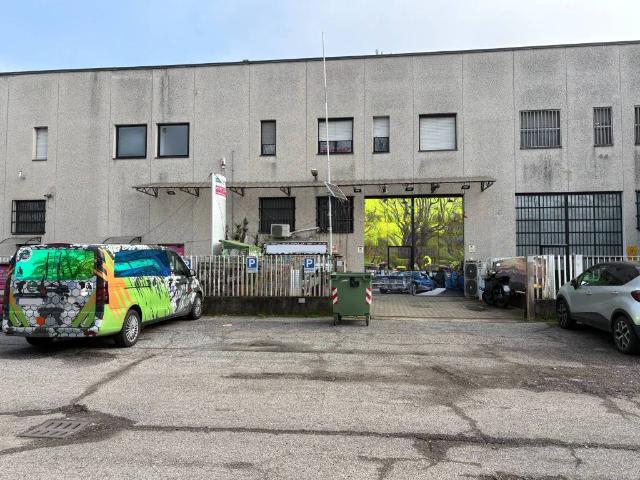 Locale Commerciale in vendita a Assago, Lombardia