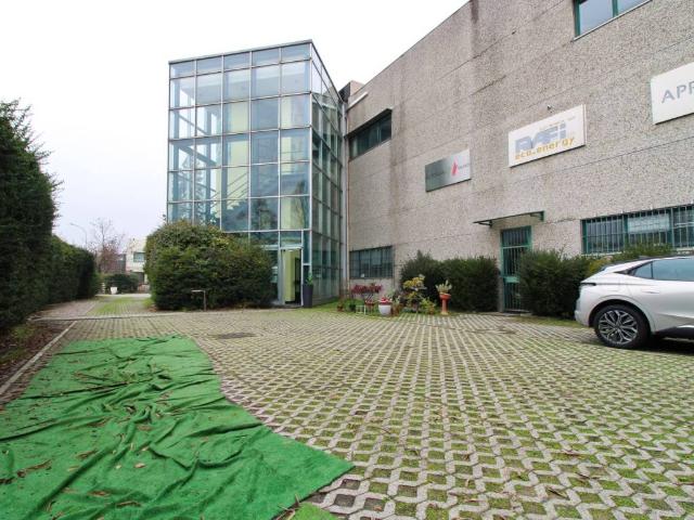 Locale Commerciale in vendita a Assago, Lombardia
