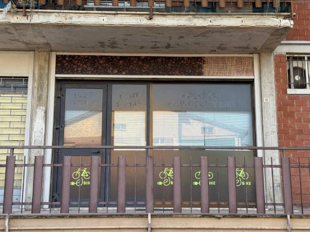 Locale Commerciale in vendita a Assisi, Umbria