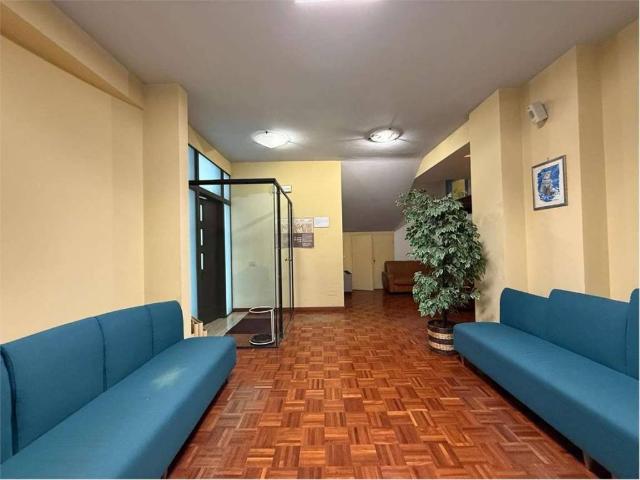 Locale Commerciale in vendita a Assisi, Umbria