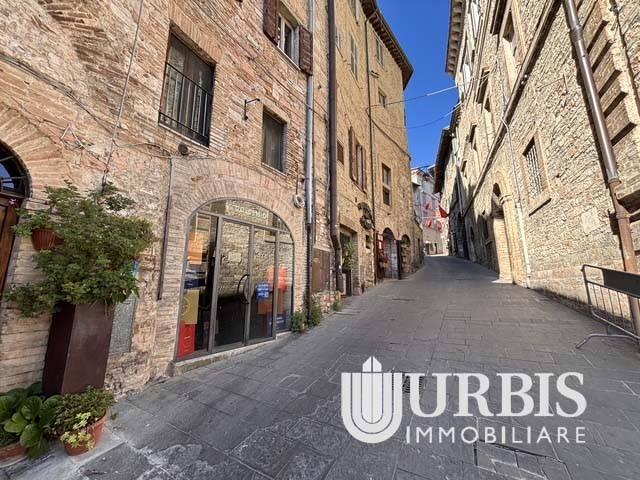 Locale Commerciale in vendita a Assisi, Umbria