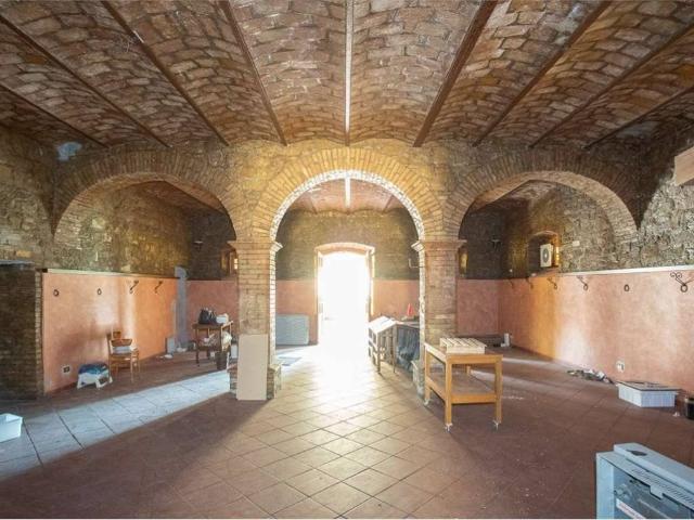 Locale Commerciale in vendita a Assisi, Umbria