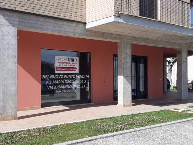 Locale Commerciale in vendita a Assisi, Umbria