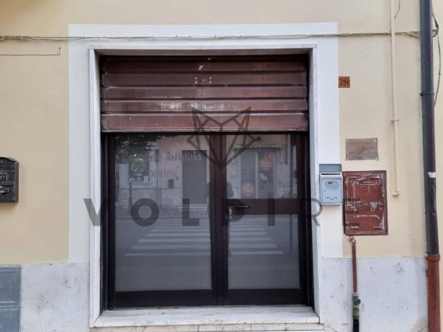 Locale Commerciale in vendita a Assisi, Umbria