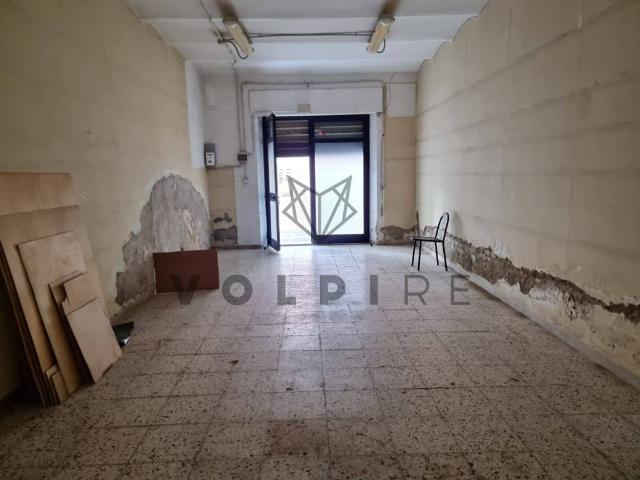 Locale Commerciale in vendita a Assisi, Umbria