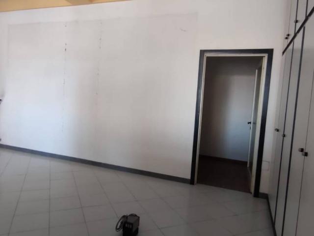 Locale Commerciale in vendita a Bastia Umbra, Umbria