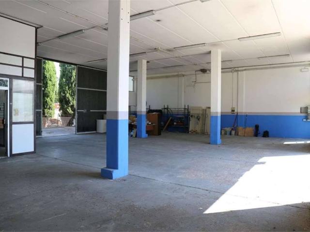 Locale Commerciale in vendita a Assisi, Umbria