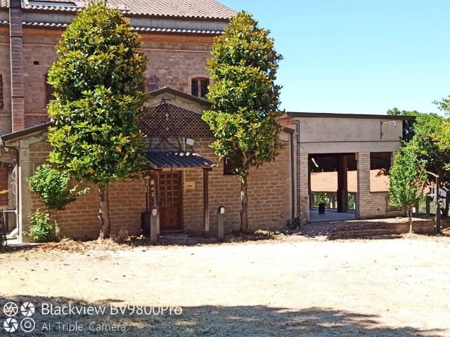 Locale Commerciale in vendita a Assisi, Umbria