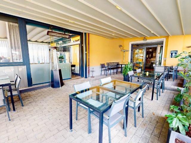Locale Commerciale in vendita a Assisi, Umbria