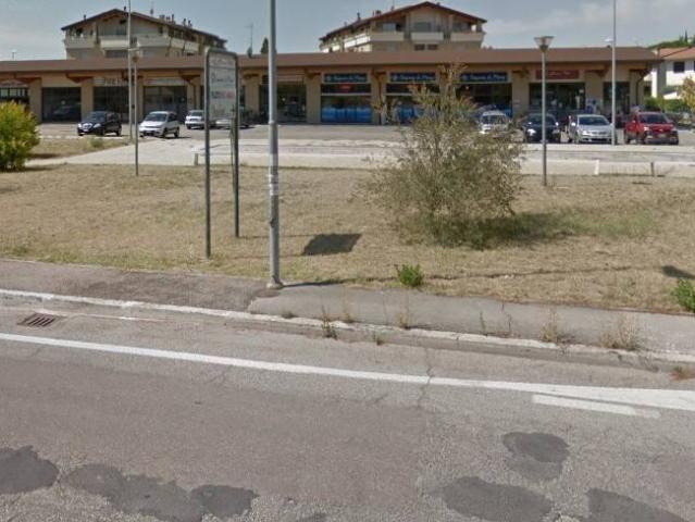 Locale Commerciale in vendita a Assisi, Umbria