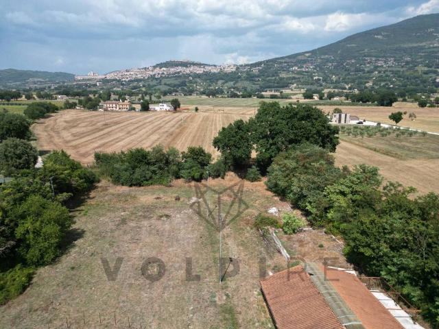 Locale Commerciale in vendita a Assisi, Umbria