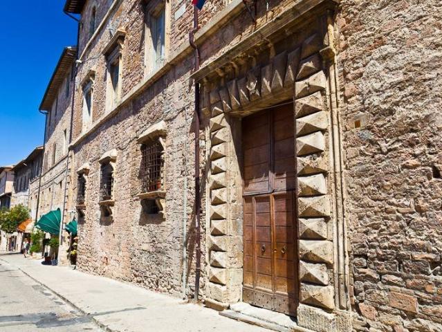 Locale Commerciale in vendita a Assisi, Umbria